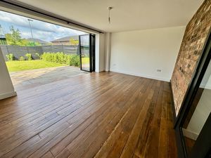 Lounge- click for photo gallery